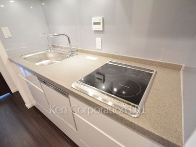 Kitchen ※Photo of the same layout on 37 floor. Decoration and fixture may differ.