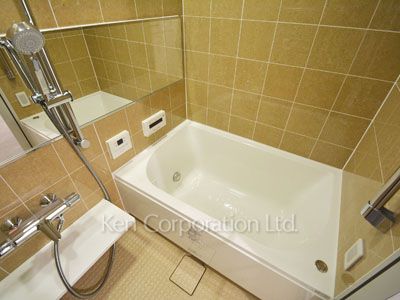 Bath ※Photo of the same layout on 37 floor. Decoration and fixture may differ.