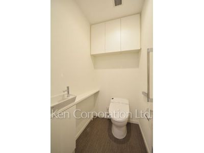 Lavatory ※Photo of the same layout on 37 floor. Decoration and fixture may differ.