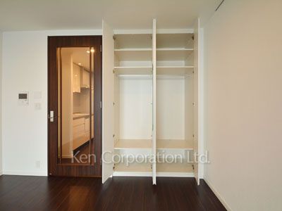 Closet ※Photo of the same layout on 37 floor. Decoration and fixture may differ.