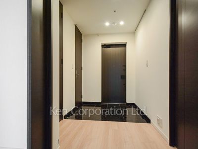 Entrance ※Photo of the same layout on 37 floor. Decoration and fixture may differ.