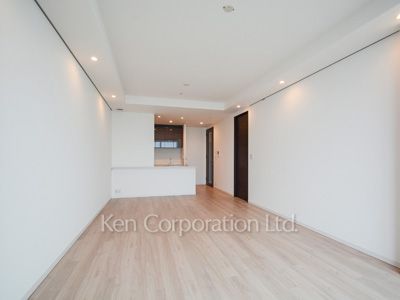 Living-Dining ※Photo of the same layout on 37 floor. Decoration and fixture may differ.