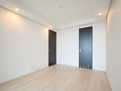 Master Bedroom ※Photo of the same layout on 37 floor. Decoration and fixture may differ.