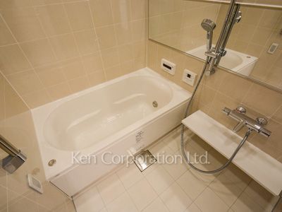 Bath ※Photo of the same layout on 37 floor. Decoration and fixture may differ.