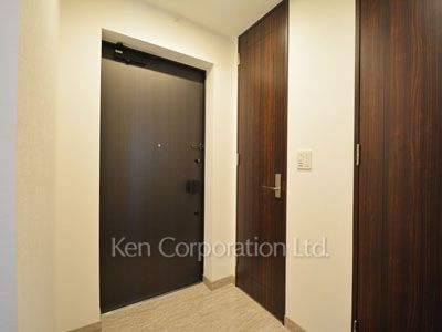 Entrance ※Photo of the same layout on 37 floor. Decoration and fixture may differ.