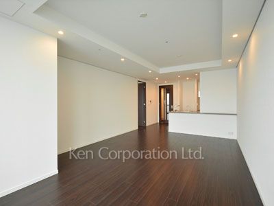 Living-Dining ※Photo of the same layout on 37 floor. Decoration and fixture may differ.
