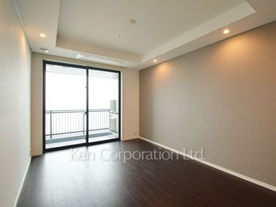 Master Bedroom ※Photo of the same layout on 37 floor. Decoration and fixture may differ.