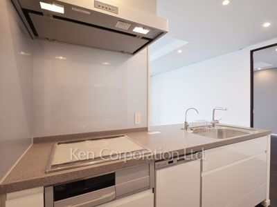 Kitchen ※Photo of the same layout on 37 floor. Decoration and fixture may differ.