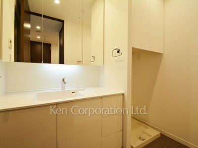 Powder Room ※Photo of the same layout on 37 floor. Decoration and fixture may differ.