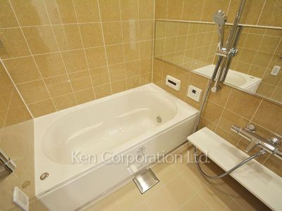 Bath ※Photo of the same layout on 37 floor. Decoration and fixture may differ.