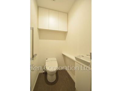 Lavatory ※Photo of the same layout on 37 floor. Decoration and fixture may differ.