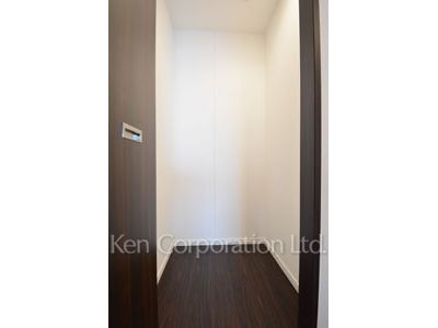 Storage ※Photo of the same layout on 37 floor. Decoration and fixture may differ.