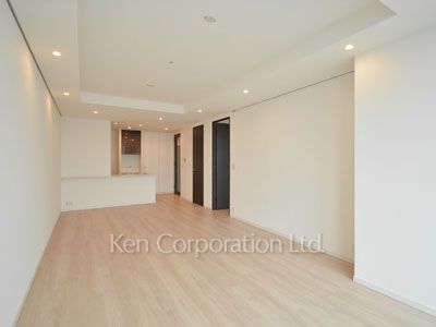 Living-Dining ※Photo of the same layout on 37 floor. Decoration and fixture may differ.