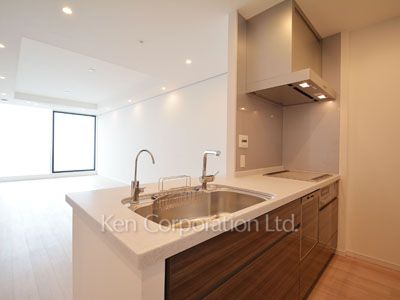 Kitchen ※Photo of the same layout on 37 floor. Decoration and fixture may differ.
