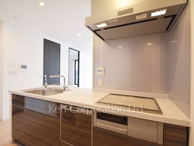Kitchen ※Photo of the same layout on 37 floor. Decoration and fixture may differ.