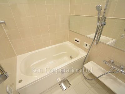 Bath ※Photo of the same layout on 37 floor. Decoration and fixture may differ.