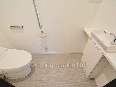 Lavatory ※Photo of the same layout on 37 floor. Decoration and fixture may differ.