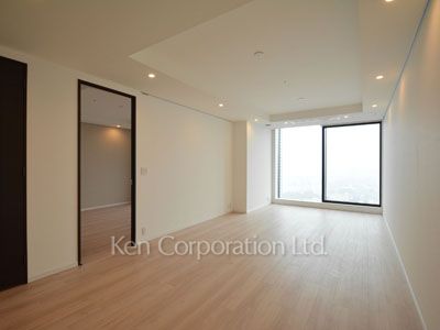 Living-Dining ※Photo of the same layout on 37 floor. Decoration and fixture may differ.
