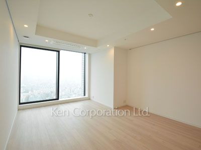 Living-Dining ※Photo of the same layout on 37 floor. Decoration and fixture may differ.