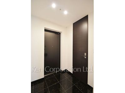 Entrance ※Photo of the same layout on 37 floor. Decoration and fixture may differ.