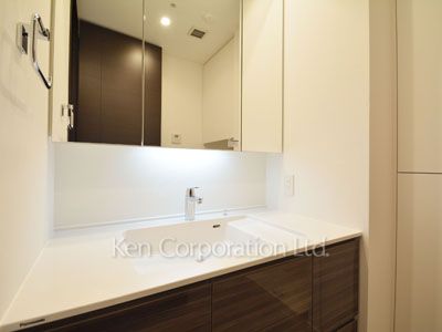 Powder Room ※Photo of the same layout on 37 floor. Decoration and fixture may differ.