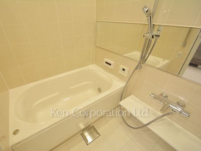 Bath ※Photo of the same layout on 37 floor. Decoration and fixture may differ.