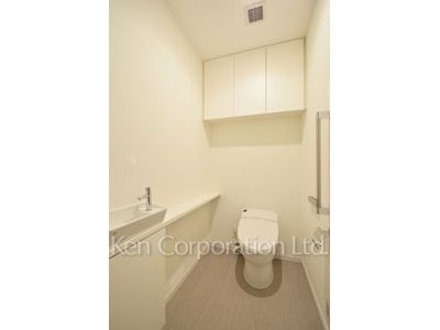 Lavatory ※Photo of the same layout on 37 floor. Decoration and fixture may differ.
