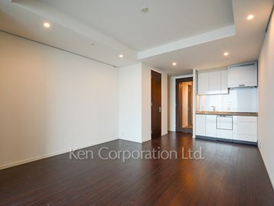 Living-Dining ※Photo of the same layout on 37 floor. Decoration and fixture may differ.