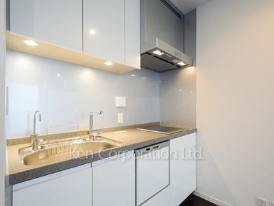 Kitchen ※Photo of the same layout on 37 floor. Decoration and fixture may differ.