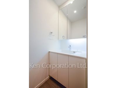 Powder Room ※Photo of the same layout on 37 floor. Decoration and fixture may differ.
