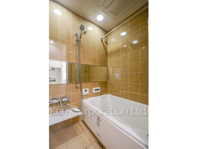 Bath ※Photo of the same layout on 37 floor. Decoration and fixture may differ.