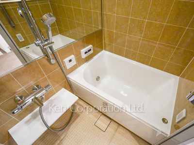 Bath ※Photo of the same layout on 37 floor. Decoration and fixture may differ.