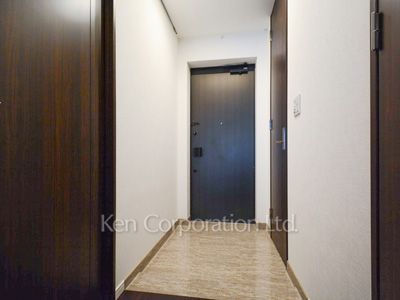 Entrance ※Photo of the same layout on 37 floor. Decoration and fixture may differ.