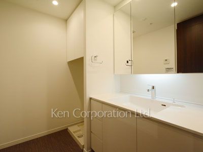 Powder Room ※Photo of the same layout on 35 floor. Decoration and fixture may differ.