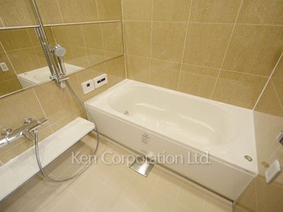 Bath ※Photo of the same layout on 35 floor. Decoration and fixture may differ.