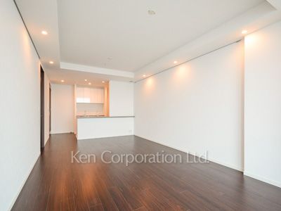 Living-Dining ※Photo of the same layout on 37 floor. Decoration and fixture may differ.