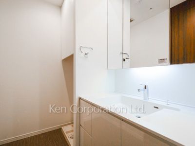 Powder Room ※Photo of the same layout on 37 floor. Decoration and fixture may differ.