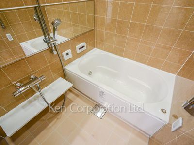 Bath ※Photo of the same layout on 37 floor. Decoration and fixture may differ.