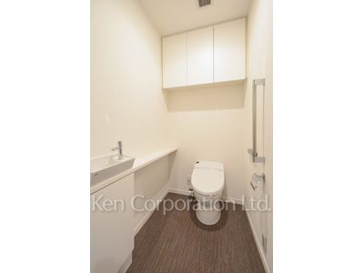 Lavatory ※Photo of the same layout on 37 floor. Decoration and fixture may differ.
