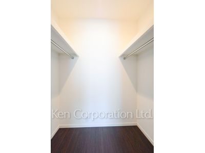 Walk-In Closet ※Photo of the same layout on 37 floor. Decoration and fixture may differ.