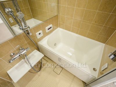 Bath ※Photo of the same layout on 37 floor. Decoration and fixture may differ.