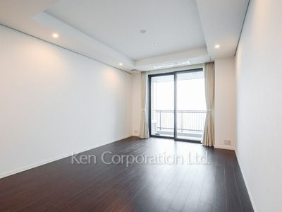 Living-Dining ※Photo of the same layout on 37 floor. Decoration and fixture may differ.