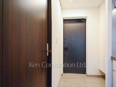 Entrance ※Photo of the same layout on 37 floor. Decoration and fixture may differ.