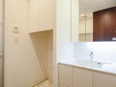 Powder Room ※Photo of the same layout on 37 floor. Decoration and fixture may differ.