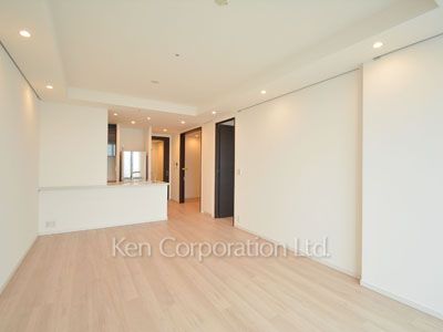 Living-Dining ※Photo of the same layout on 37 floor. Decoration and fixture may differ.