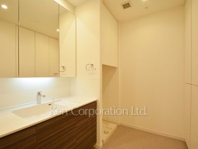 Powder Room ※Photo of the same layout on 37 floor. Decoration and fixture may differ.
