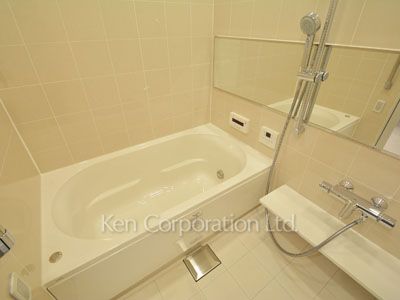 Bath ※Photo of the same layout on 37 floor. Decoration and fixture may differ.