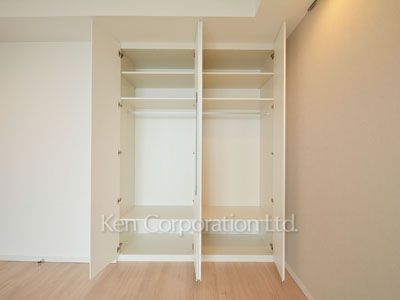 Closet ※Photo of the same layout on 37 floor. Decoration and fixture may differ.