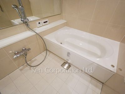 Bath ※Photo of the same layout on 37 floor. Decoration and fixture may differ.