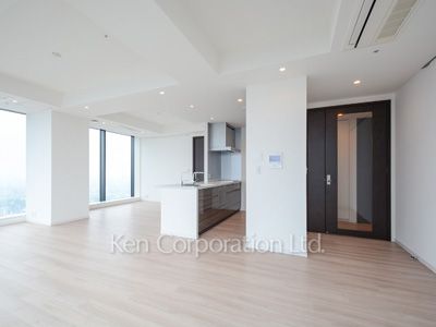 Living-Dining ※Photo of the same layout on 37 floor. Decoration and fixture may differ.